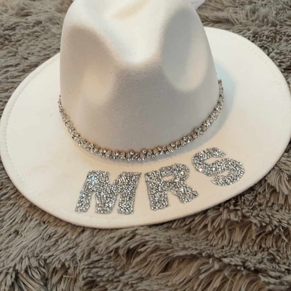 Mrs. Hat - image 2